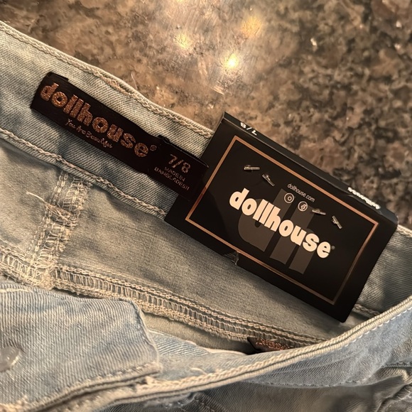 Dollhousee light wash Bermuda denim frayed high rise shorts NWT 7/8 - Picture 6 of 9